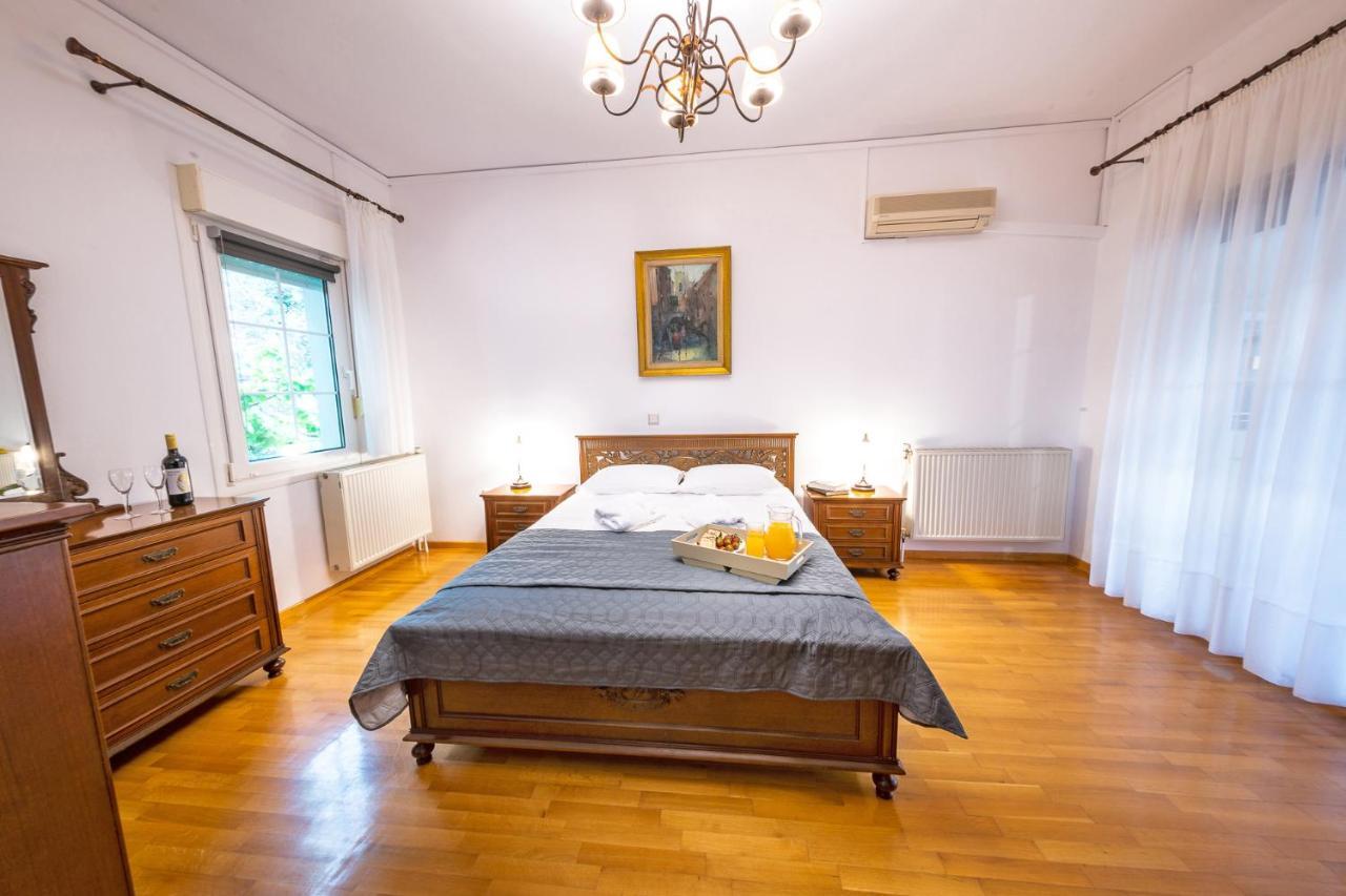 Xenia Apartment *