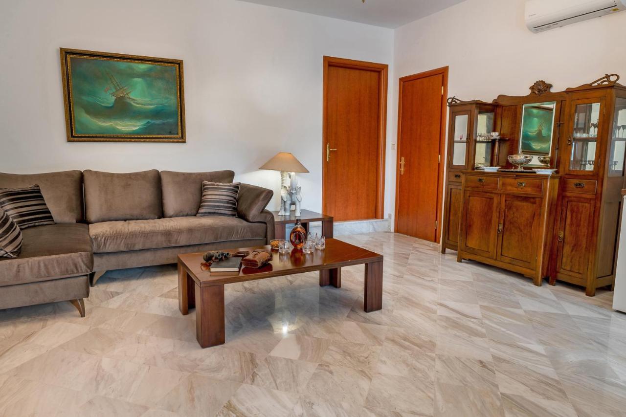 Xenia Apartment